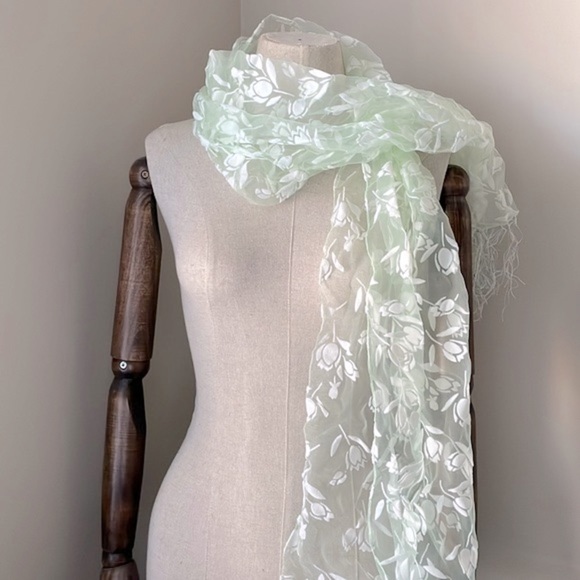 Mint green scarf - Picture 4 of 9